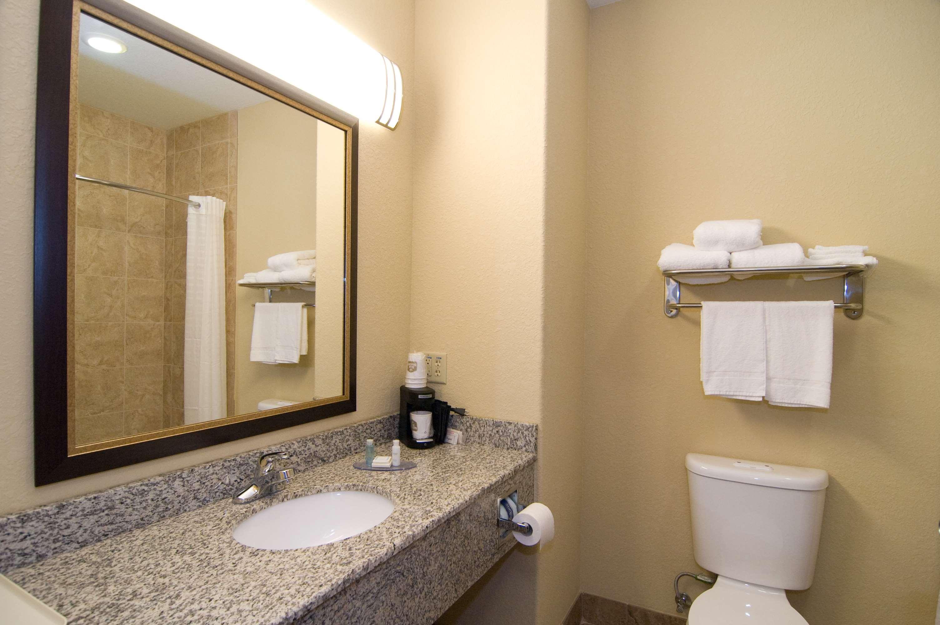 Best Western Bastrop Pines Inn Phòng bức ảnh
