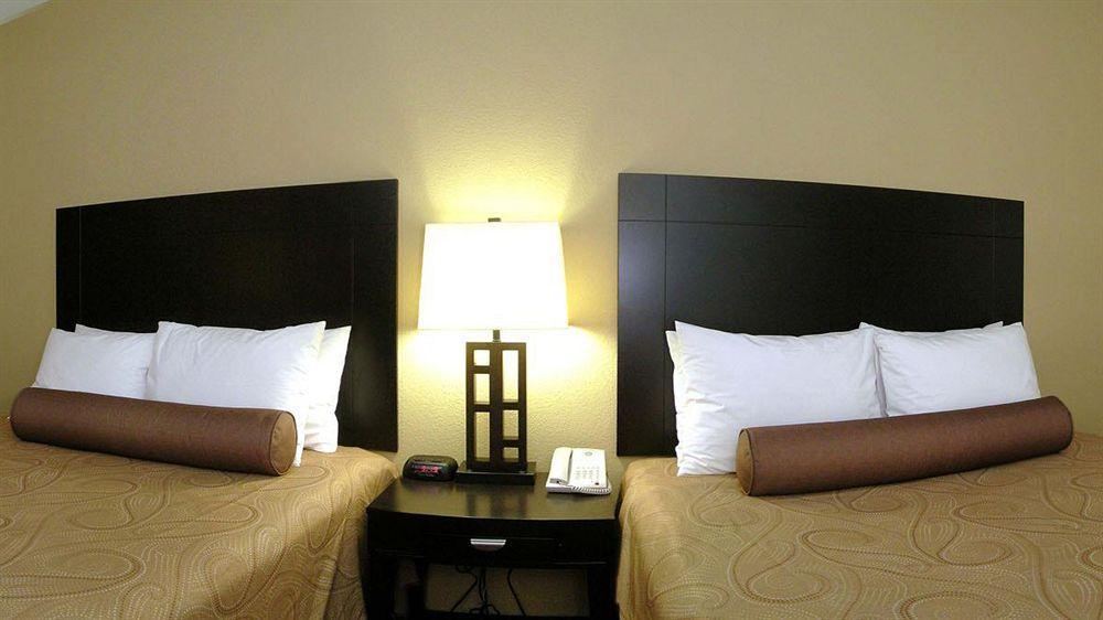 Best Western Bastrop Pines Inn Ngoại thất bức ảnh