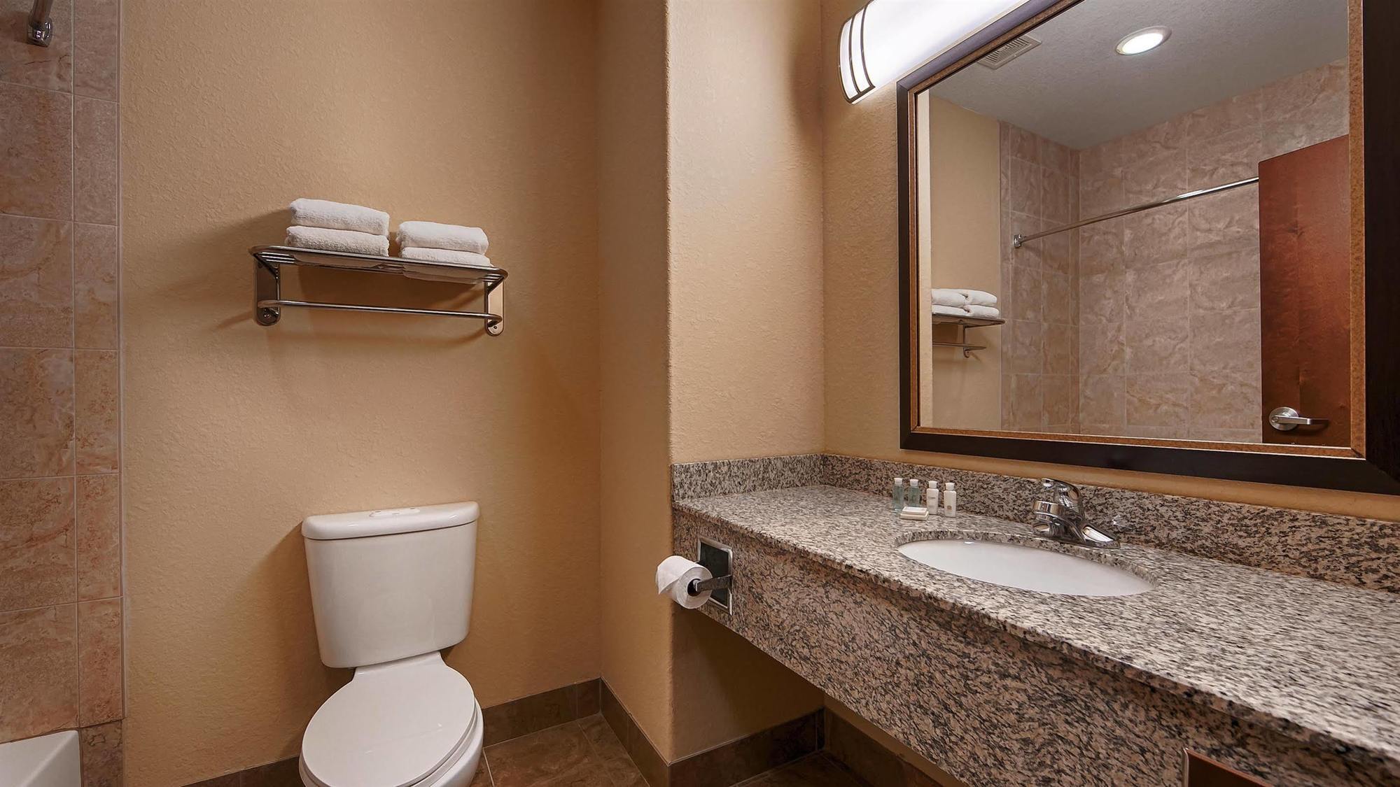 Best Western Bastrop Pines Inn Ngoại thất bức ảnh